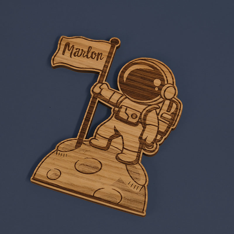 Cosmonaute en bois décoration murale à personnaliser