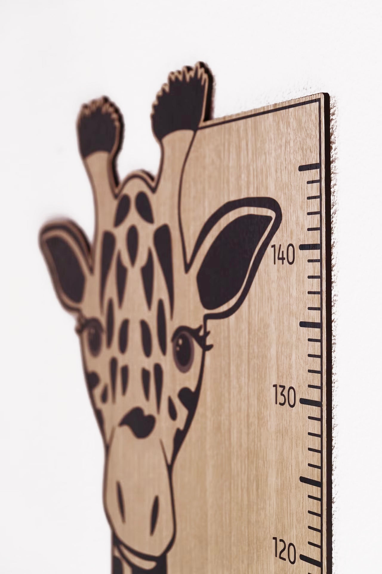 Toise en bois : Madame Girafe